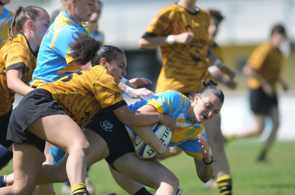Squadre di rugby in campo con calendari ufficiali per la stagione 2026/27