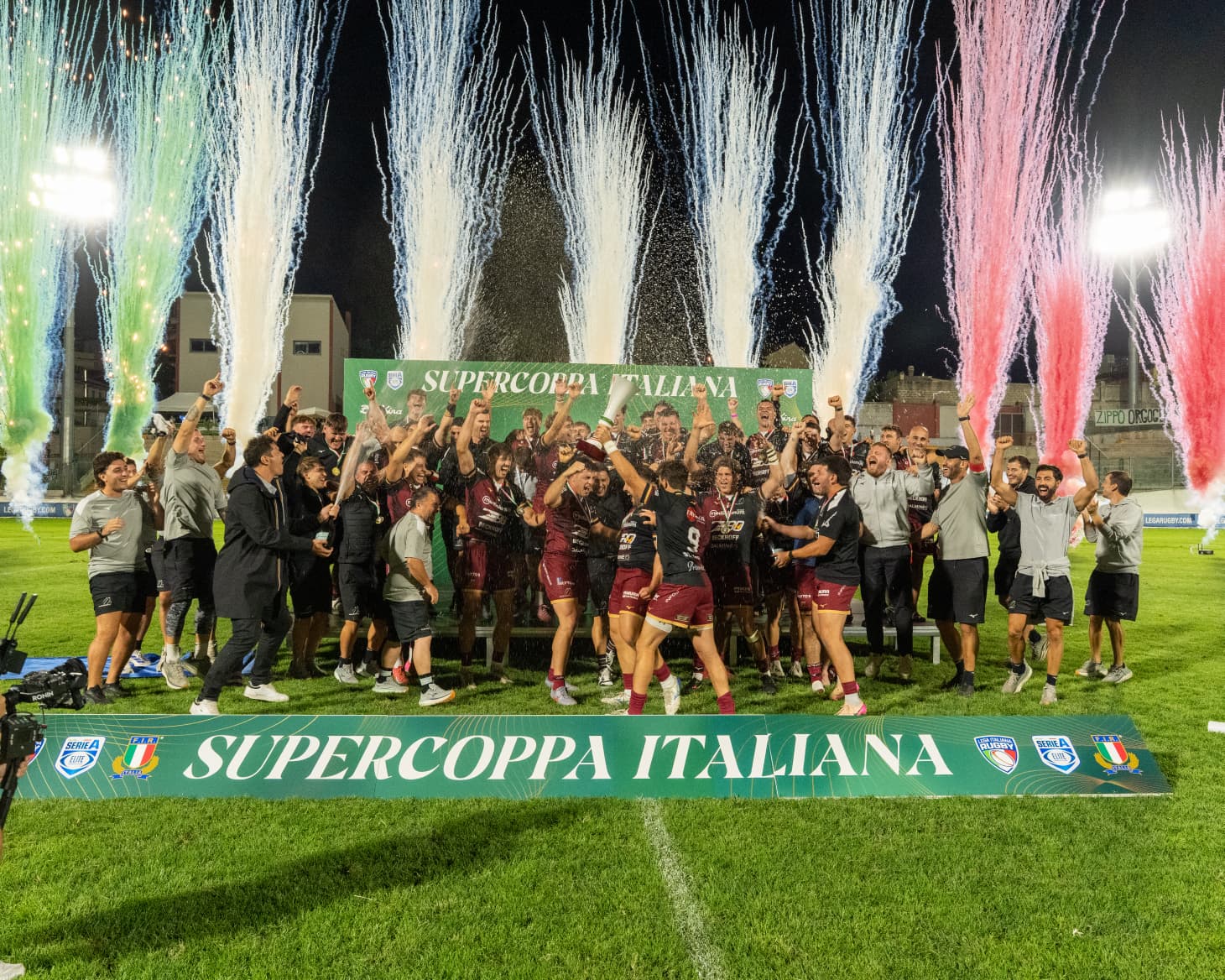 Valorugby Emilia gioca contro Petrarca Rugby nello stadio Tommaso Fattori, con un punteggio finale di 40-21